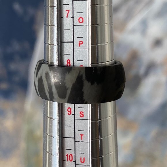 Unisex Medical Grade Silicone Ring - Picture 3 of 3